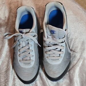 Nike Light Gray Athletic Shoes
